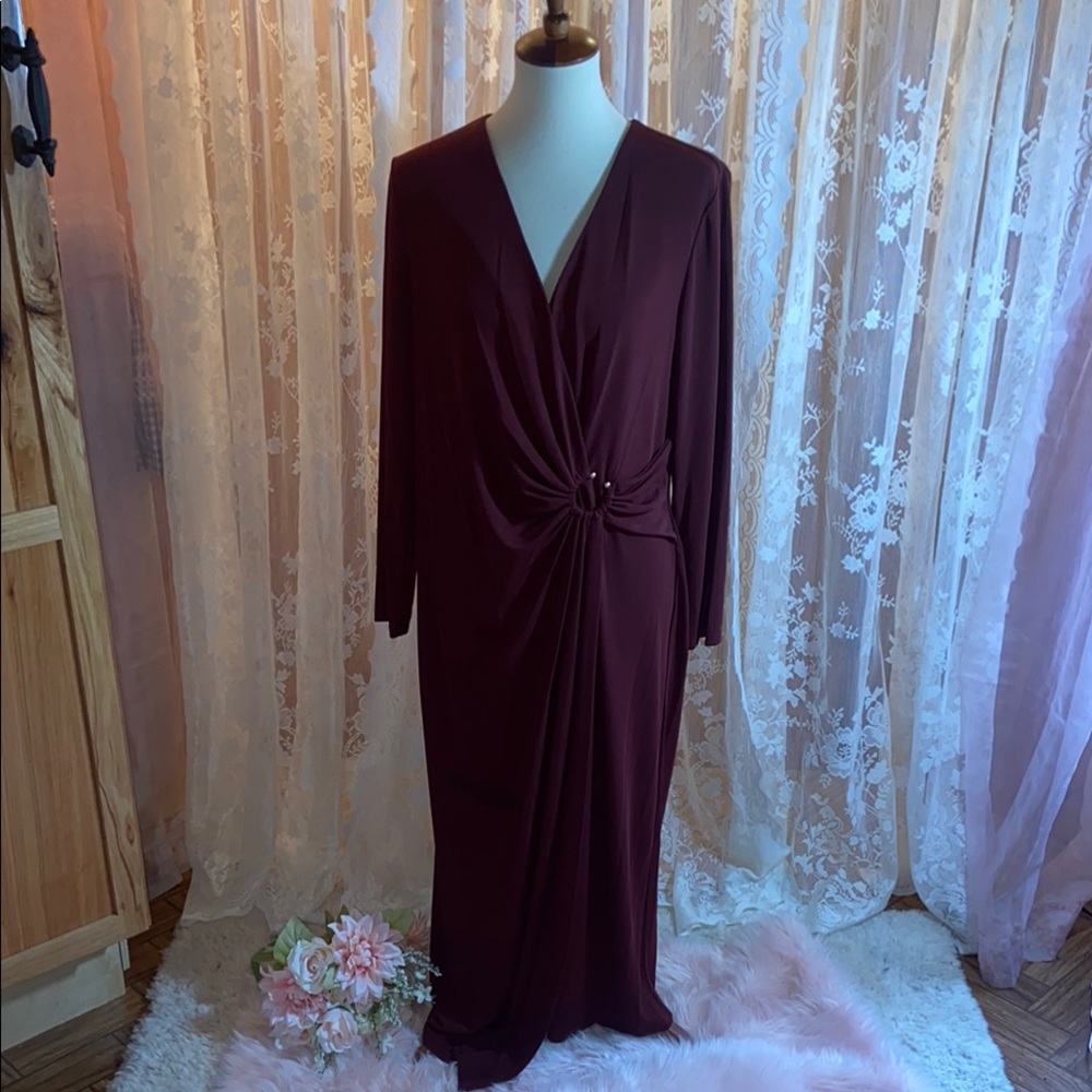 Elegant Burgundy Long Sleeve Dress